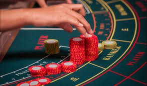 Pengguna dewasa Indonesia mengakses fitur akun pasartogel168 melalui perangkat smartphone